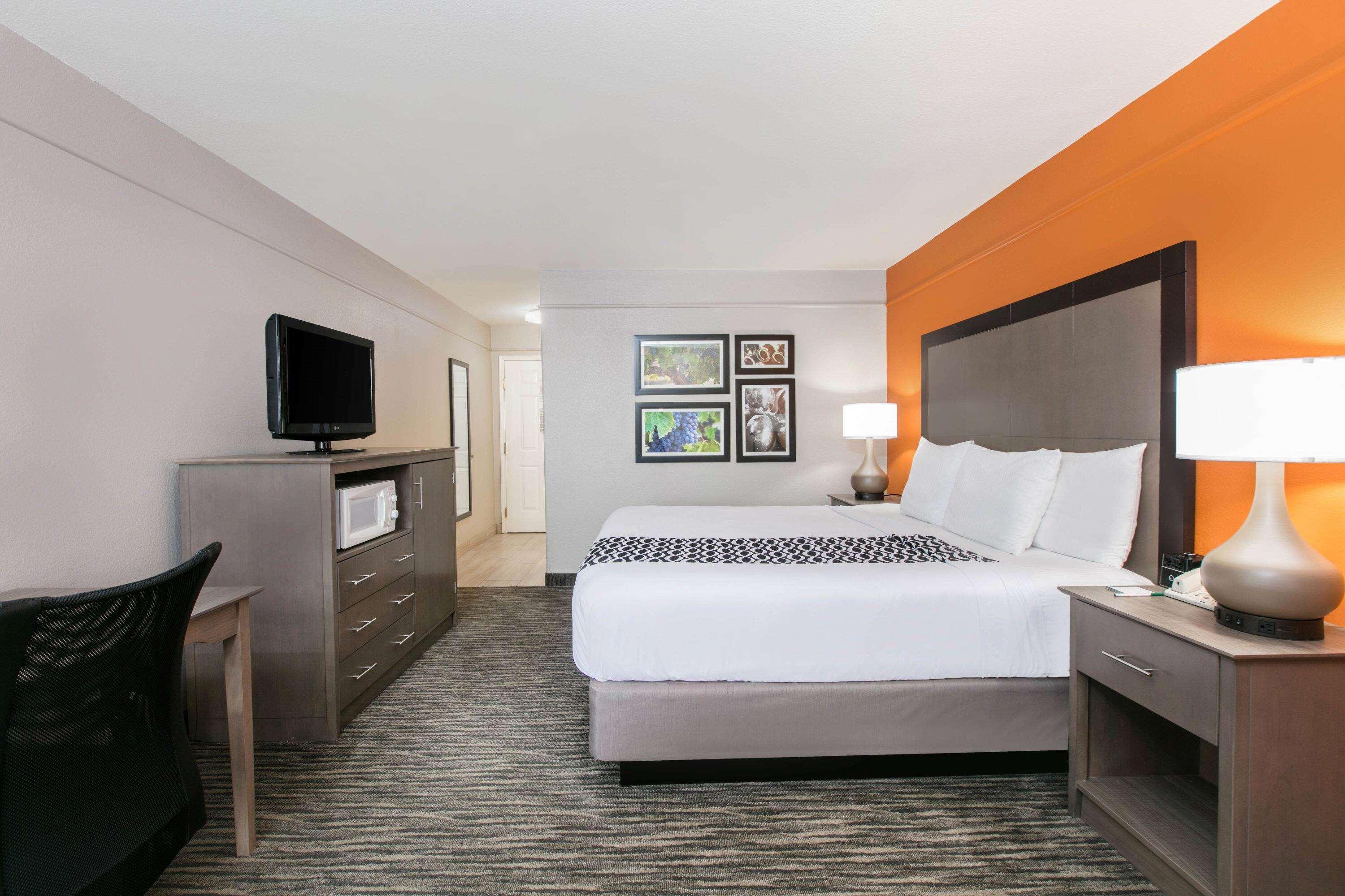 La Quinta By Wyndham Fredericksburg Hotel Ngoại thất bức ảnh