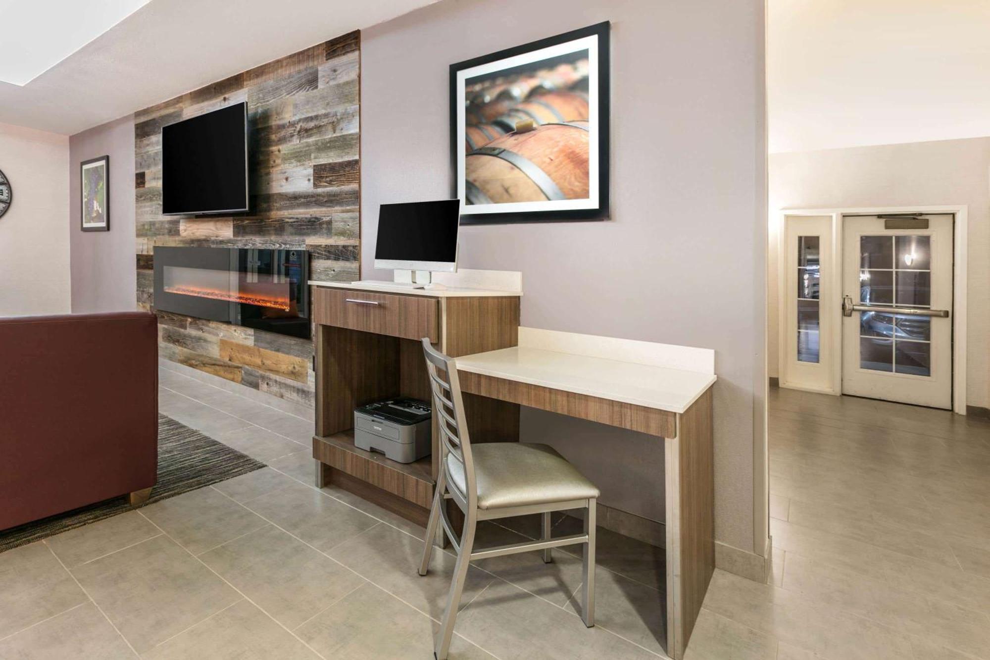 La Quinta By Wyndham Fredericksburg Hotel Ngoại thất bức ảnh