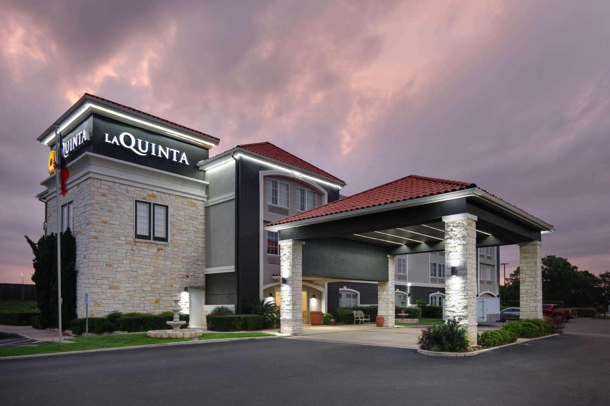La Quinta By Wyndham Fredericksburg Hotel Ngoại thất bức ảnh