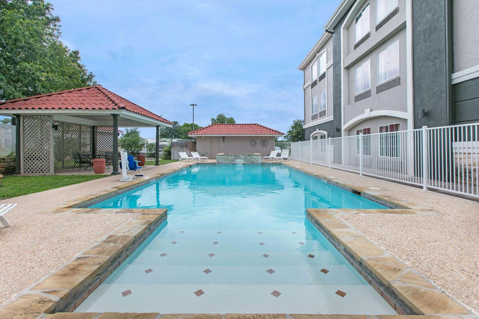 La Quinta By Wyndham Fredericksburg Hotel Ngoại thất bức ảnh