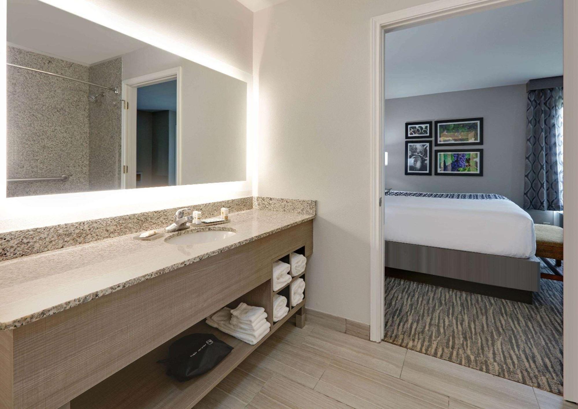 La Quinta By Wyndham Fredericksburg Hotel Ngoại thất bức ảnh