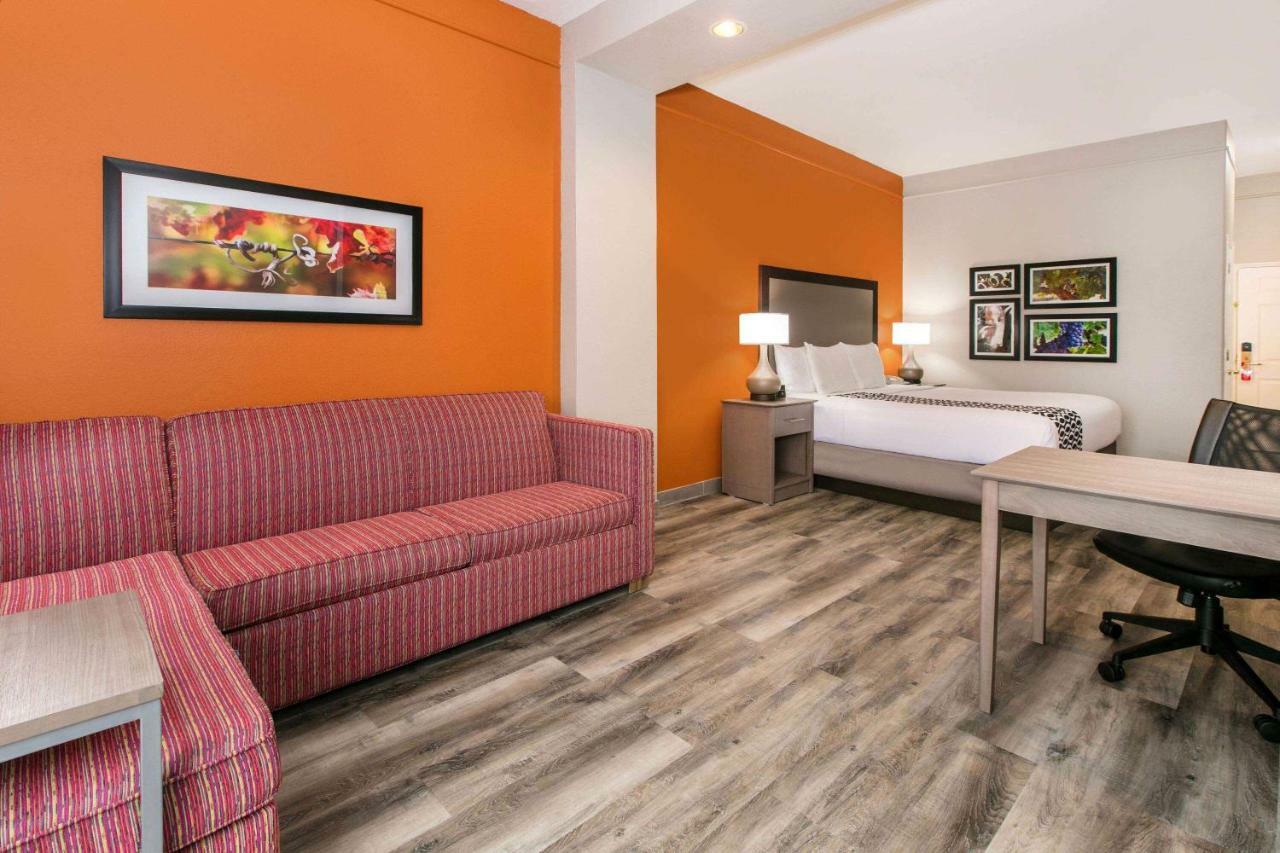 La Quinta By Wyndham Fredericksburg Hotel Ngoại thất bức ảnh