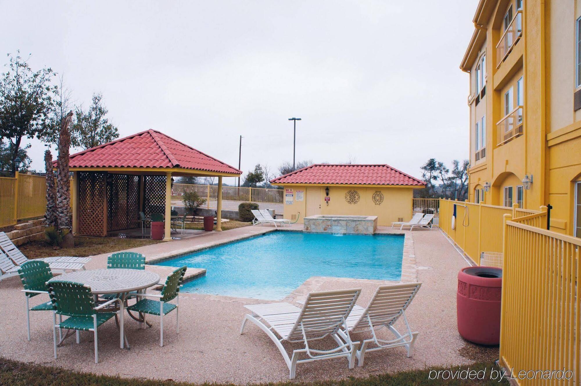 La Quinta By Wyndham Fredericksburg Hotel Ngoại thất bức ảnh